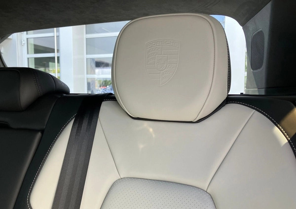 Porsche Cayenne cena 599306 przebieg: 1, rok produkcji 2023 z Kock małe 497